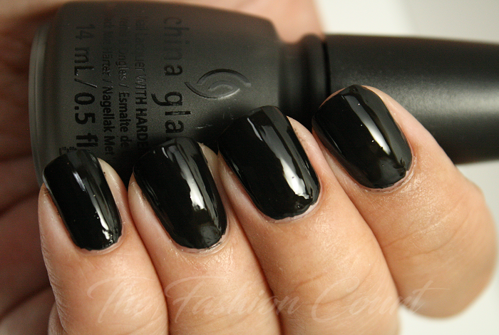 Review: China Glaze 'Paint it Black' Halloween 2018 Collection